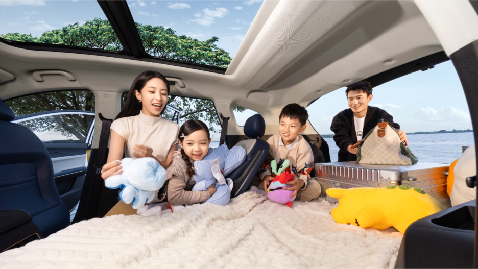 9.98-14.98万元  大七座电混SUV  z6com·尊龙X8 E家正式上市1233.png